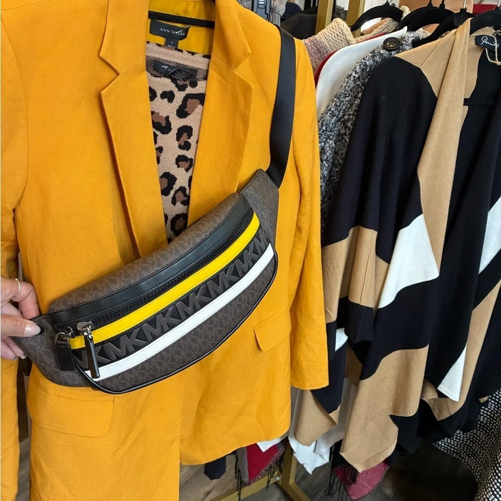 Michael Kors logo print cross pack with yellow detail - Picture 6 of 6